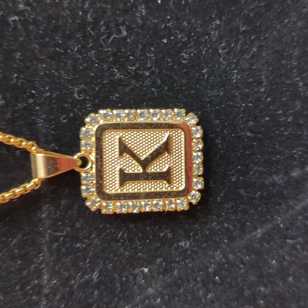 NWOT (261) Gold toned Necklace with Initial "K" Pendant - costume jewelry